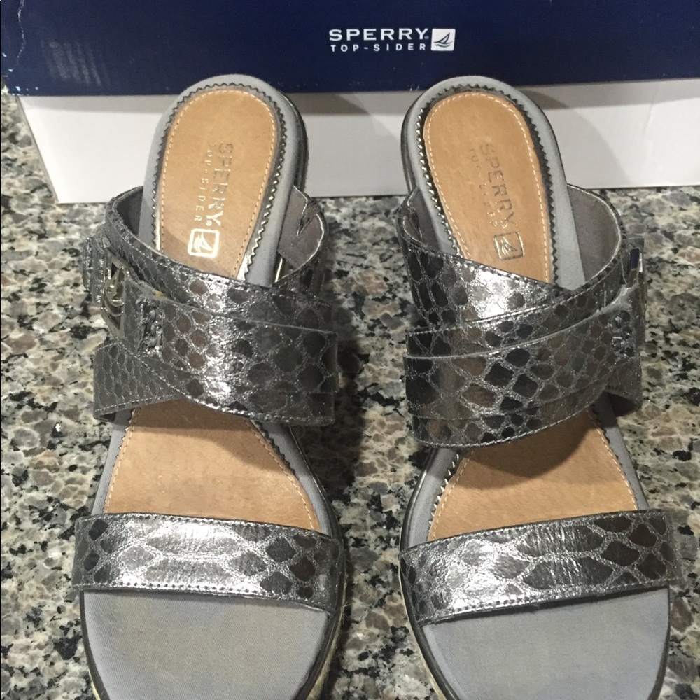 Like new leather Sperry Wedges
